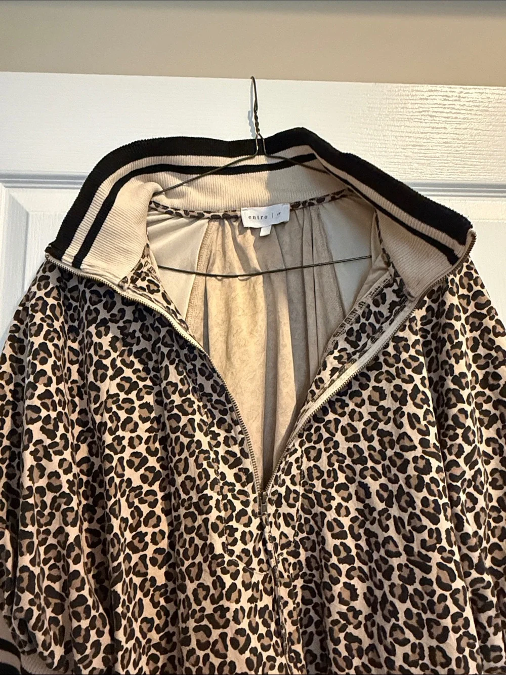 entro Beige and Black Leopard-Print Casual Top - Picture 3 of 3